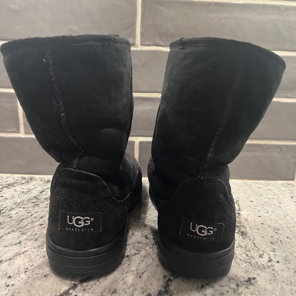 UGG Australia's Ultimate Short Winter Boots in Black Women's 10